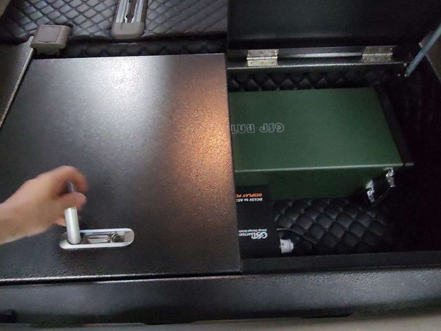 카니발 3세대 회전시트 · 파워뱅크 · 낚시용 시공 사진